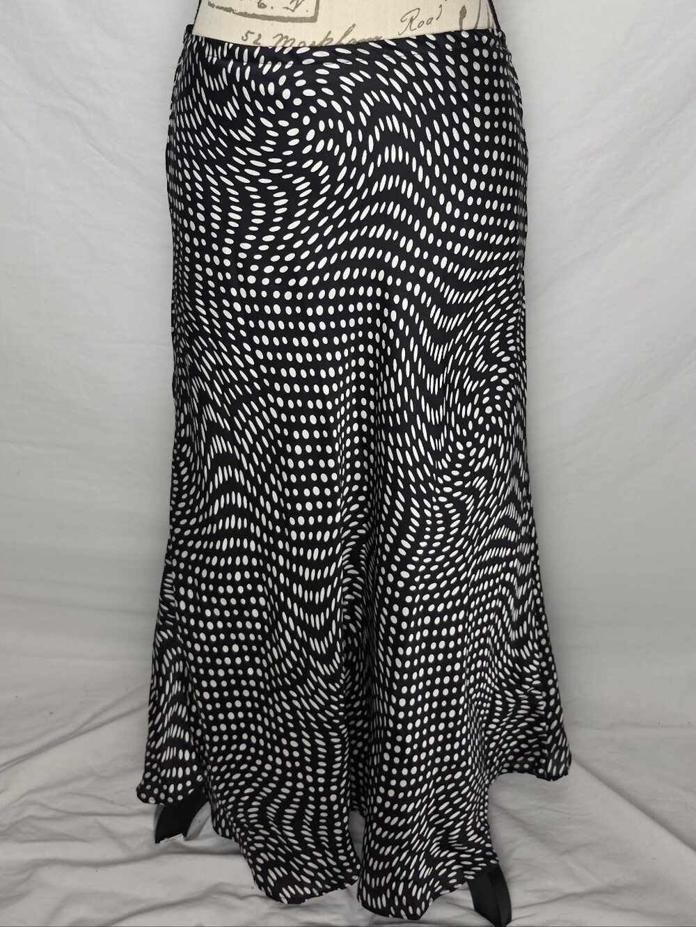 NWT Dress Forum Black White Polka Dot Optical Print Satin Maxi Skirt Large